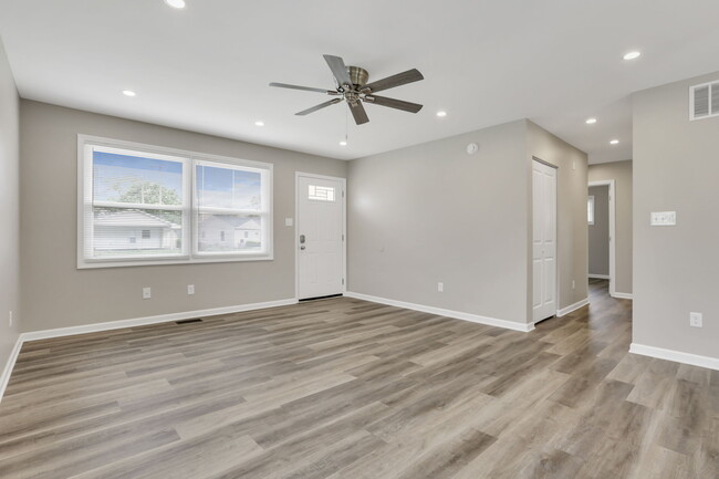 Building Photo - 2817 Woodgrove Dr
