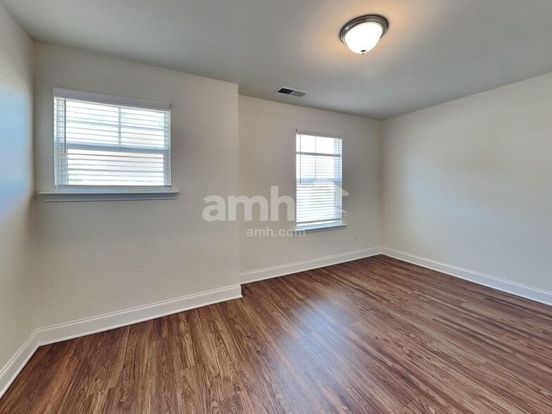 Building Photo - 602 Lk Vis Ct