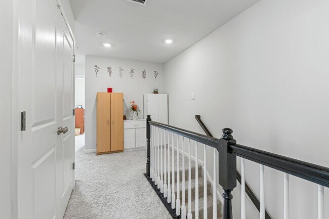 Building Photo - 423 Carroll Walk Ave
