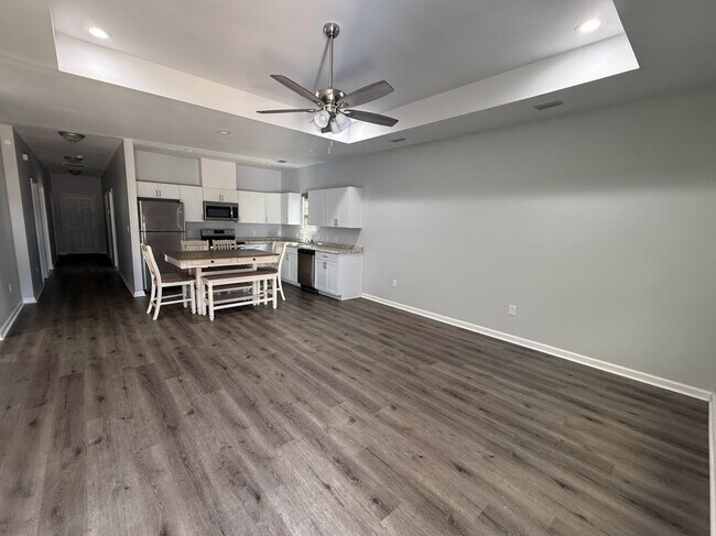 Building Photo - 1725 Holton St