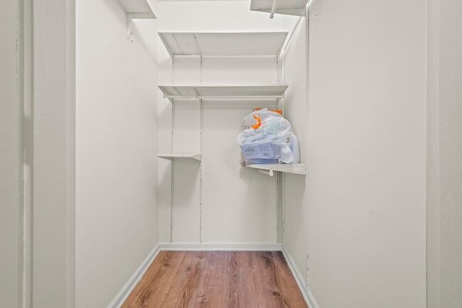 Building Photo - 102 Christopher Columbus Dr