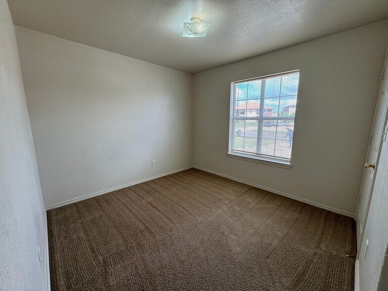 Building Photo - 2901 Cantabrian Dr