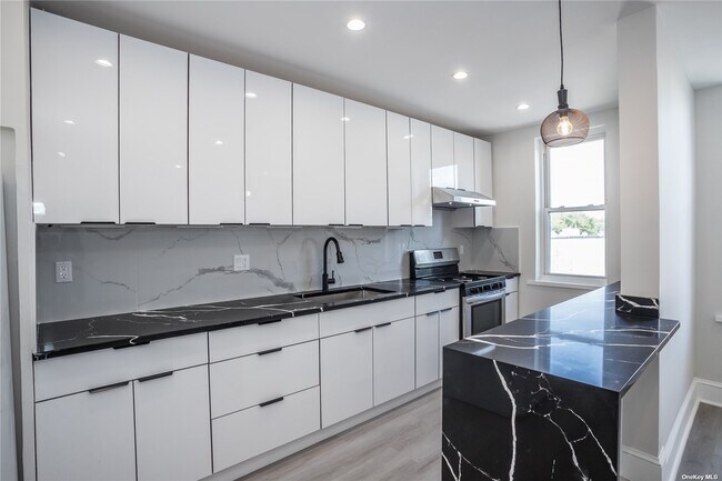 Building Photo - 67-17 Myrtle Ave