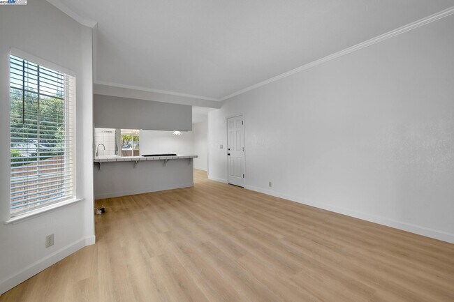 Building Photo - 125 Chestnut Ave