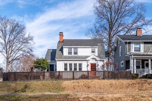 Building Photo - Standout 3-bed, 1.5-bath 1930s Richmond home full of vintage charm