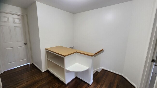 Building Photo - Arlington 3 Level Rowhouse