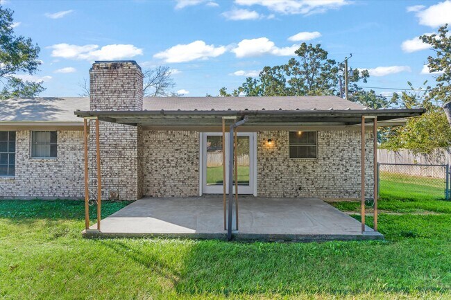 Building Photo - 908 TX-243