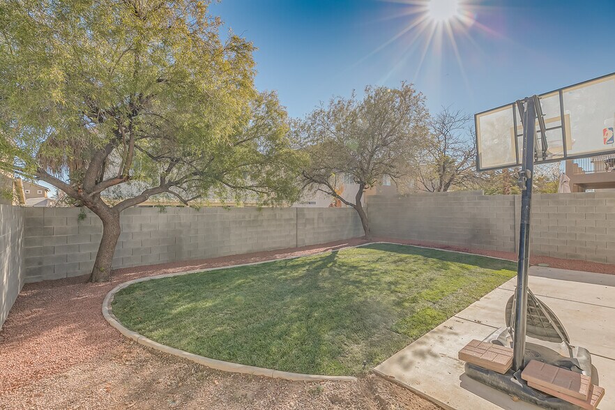 Building Photo - 7252 Quarterhorse Ln