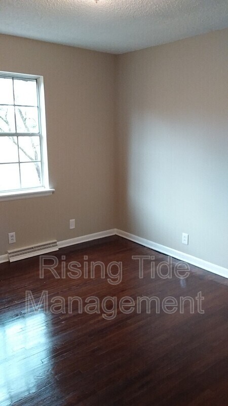 Building Photo - 5500 Crestview Dr
