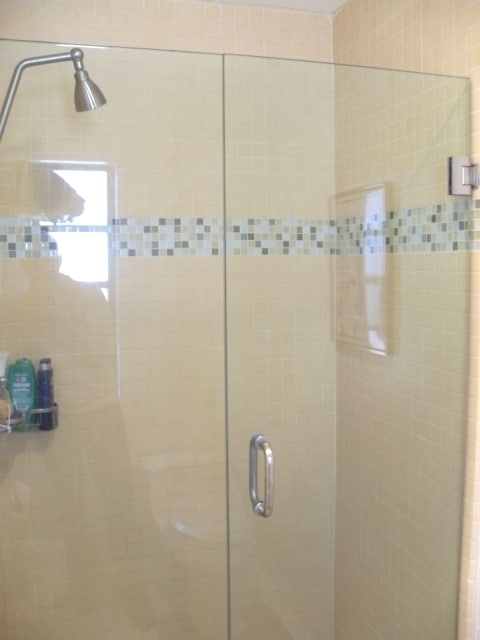 Building Photo - LA JOLLA - 2 Br + Den, Private End Unit To...