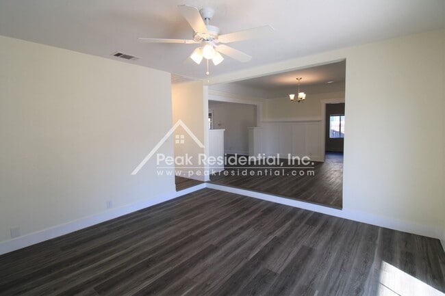 Building Photo - 1042 Las Palmas Ave