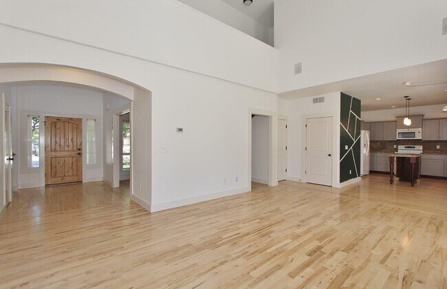 Building Photo - 4325 N McKinley Pk Ave