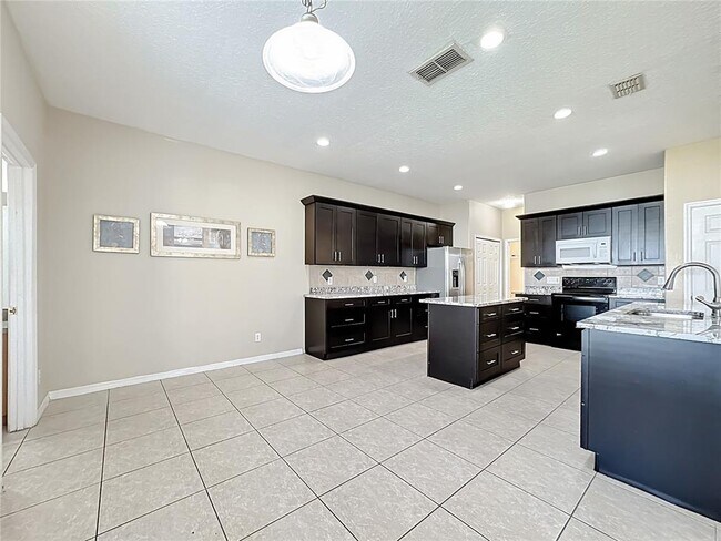 Building Photo - 9551 Bennington Chase Dr