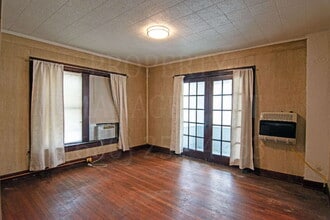 Building Photo - Studio Apartment