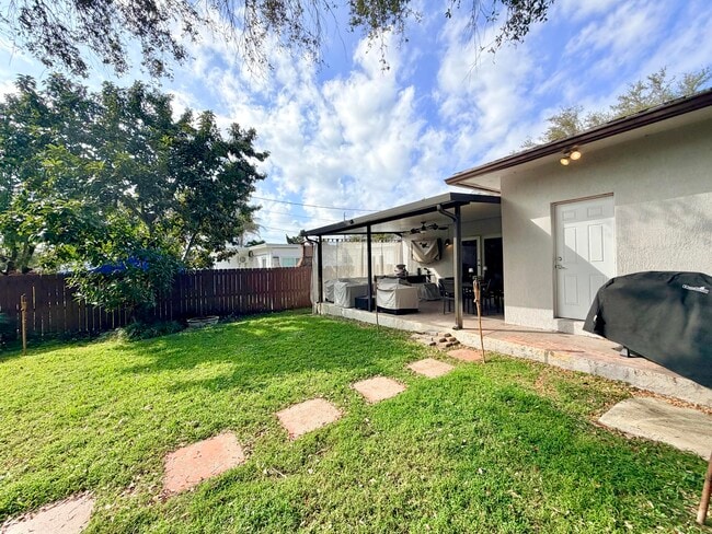 Building Photo - 243 SW 5th St