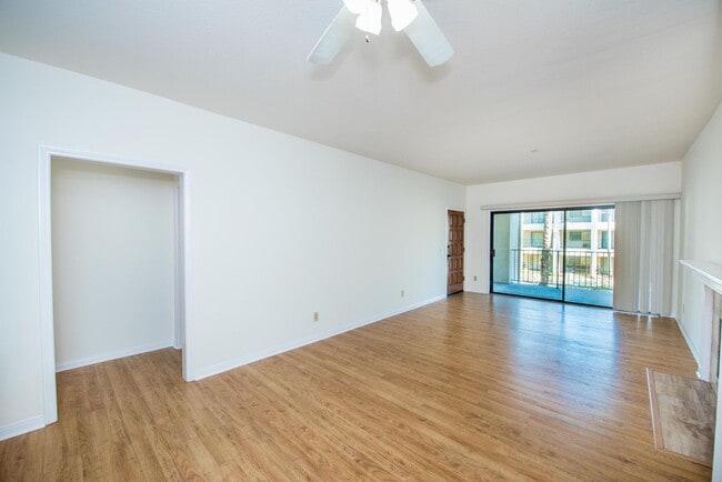 Building Photo - Updated 2 BR- 2 BA in FOUNTAIN VALLEY