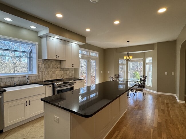 Building Photo - 126 Skiatook Way