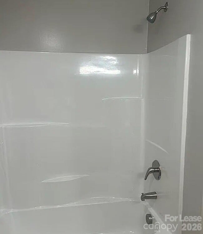Building Photo - 740 Log Cabin Dr