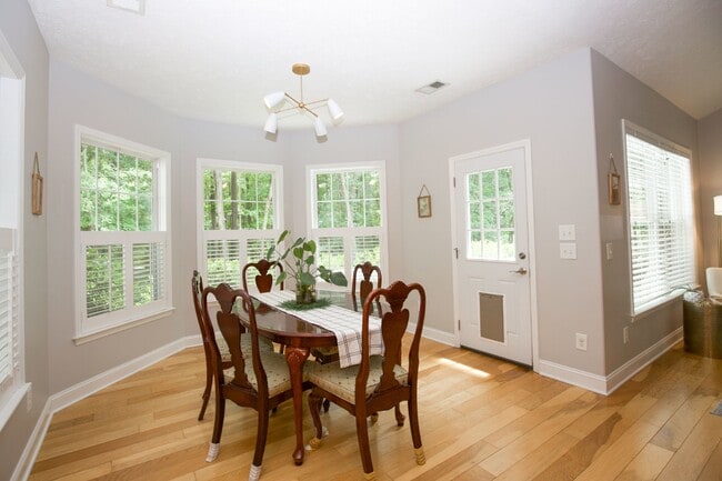 Building Photo - 5 Kemper Woods Ct