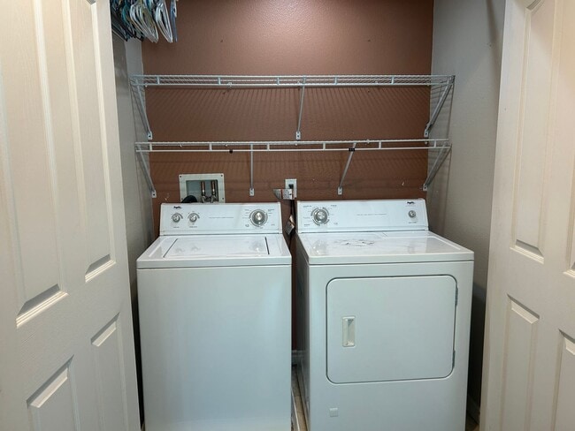 Building Photo - Beautiful 2 bed 2 1/2 bath Condo in Redlands, Ca.