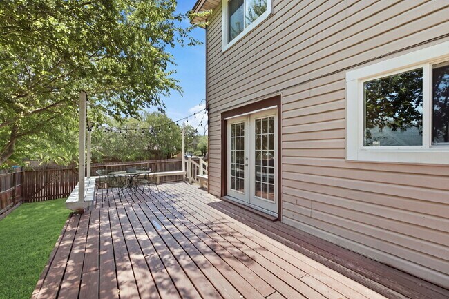Building Photo - Updated home on a corner lot in a gated community!