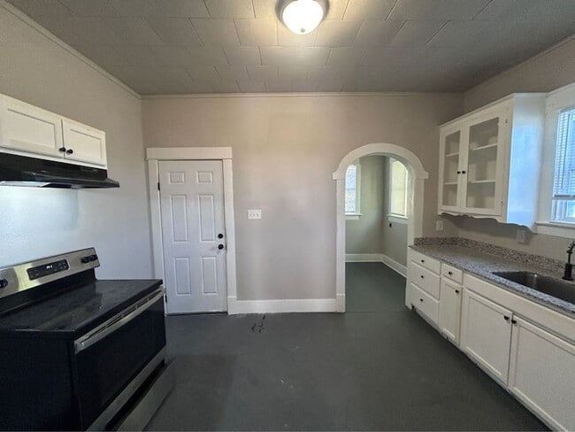 Building Photo - 1925 11th St