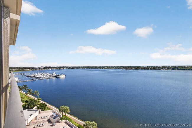 Building Photo - 126 Lakeshore Dr