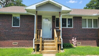 Building Photo - 109 E Kansas St