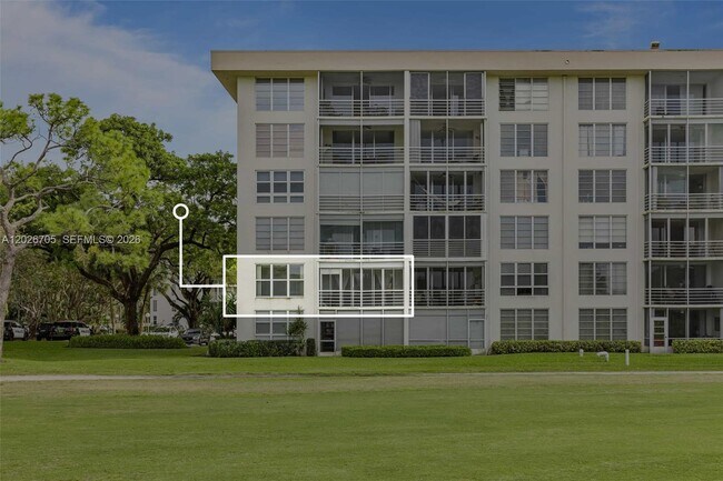 Building Photo - 2651 S Course Dr