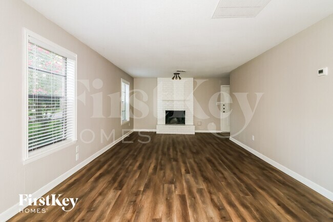 Building Photo - 2703 Shady Bayou Ln