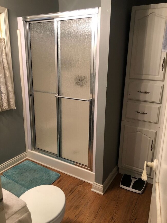 Building Photo - 3 BR 1 Bath New Haven!