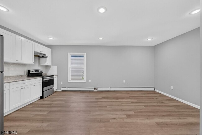 Building Photo - 439 7th Ave