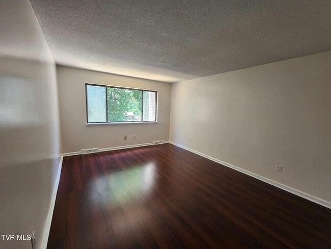 Building Photo - 1552 Colony Park Dr
