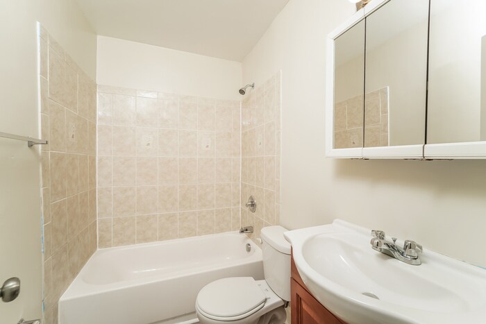 Building Photo - 1917 Searles Rd