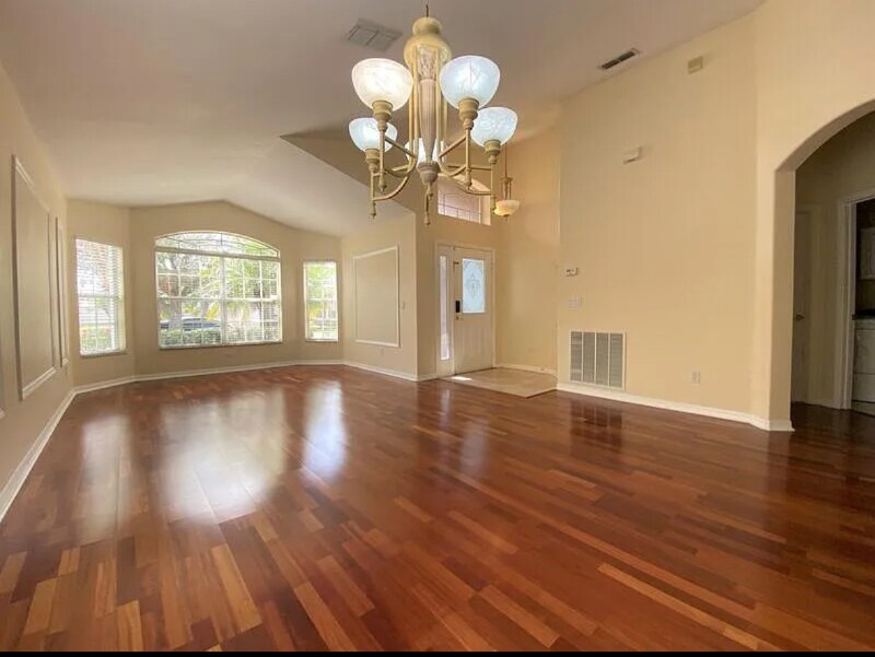 Building Photo - 10033 Silmarien St