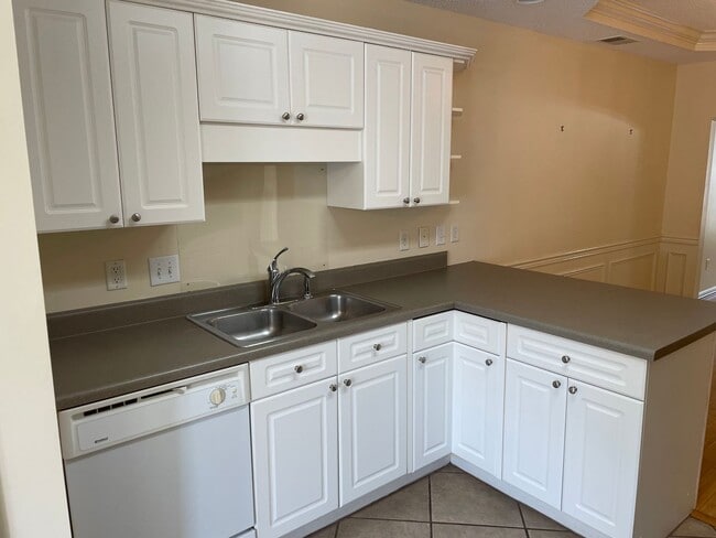 Building Photo - For Rent