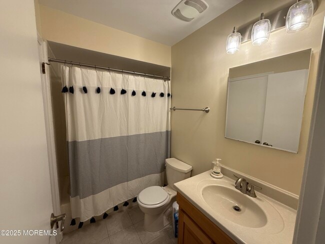 Building Photo - 505 Wellington Pl