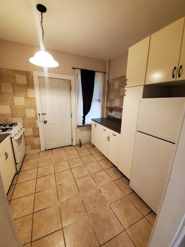 Building Photo - 43 Gordon St