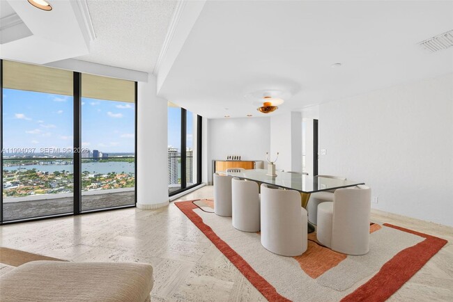 Building Photo - 2800 Island Blvd