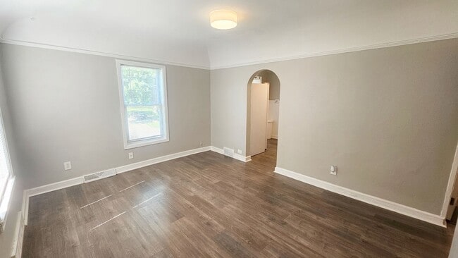 Building Photo - Charming 1-Bedroom Home on the South Side ...