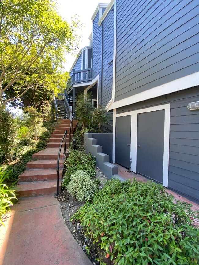 Building Photo - Completely Remodeled 2 Bedroom, 2 Bathroom...