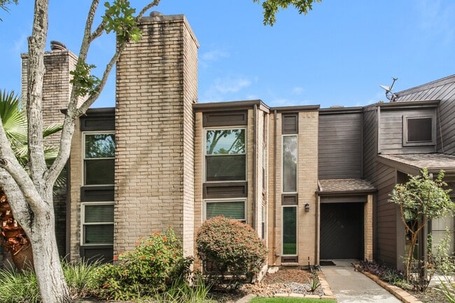 Primary Photo - 2256 Gemini St