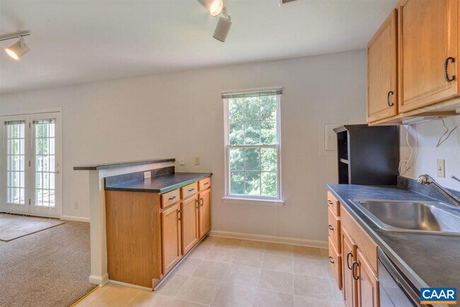 Building Photo - 1221 Villa Ln