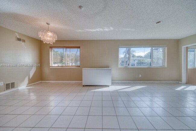 Building Photo - 12220 NE Miami Pl