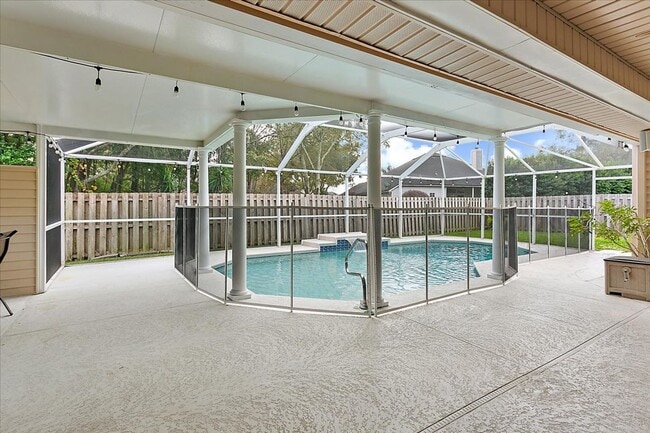 Building Photo - Beautiful Pool Home in highly desired Osprey Pointe!