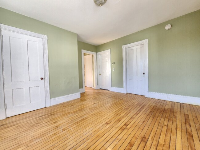 Building Photo - 72 Pier St