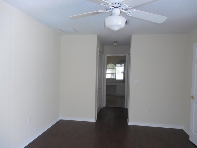 Building Photo - 5592 W Woodside Dr