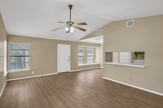 Building Photo - 1325 Bayou Dr
