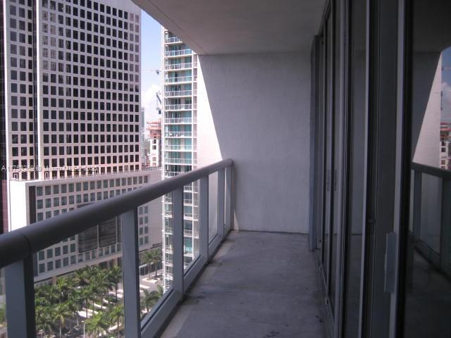 Building Photo - 485 Brickell Ave