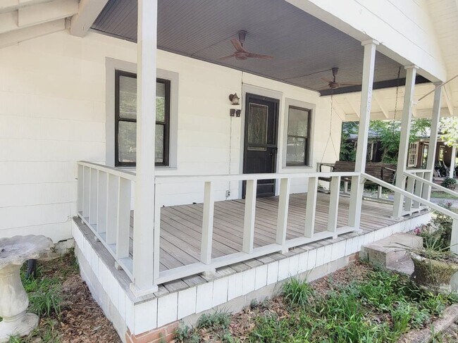 Building Photo - 526 N Adams St